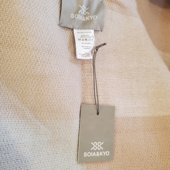 Soia & Kyo Fringed Shawl - Picture 5 of 8